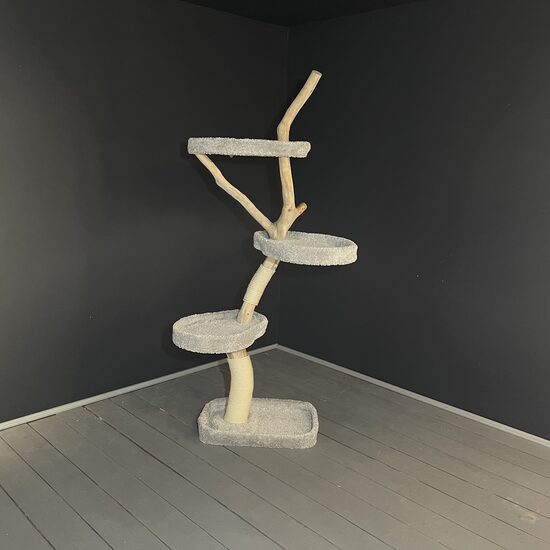 Kleiner Kletterbaum für Katzen