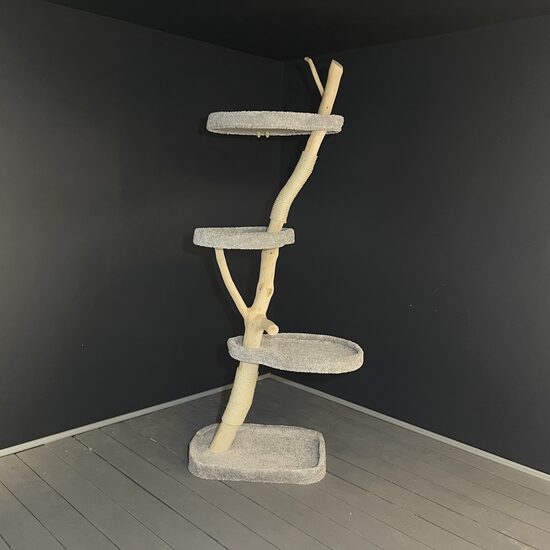 Liels kāpelēšanas koks kaķiem